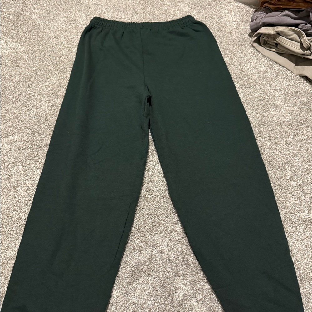 Green Gildan sweatpants